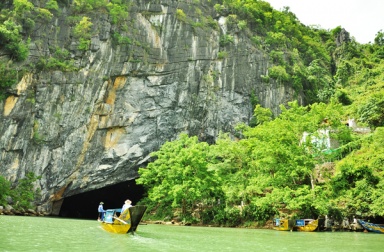 Ke Bang - limestone largest Indochinese peninsula